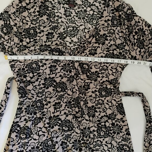 Rene' Rofe' sleepwear robe lace print nude and black short fancy robe sz. small - Picture 7 of 11